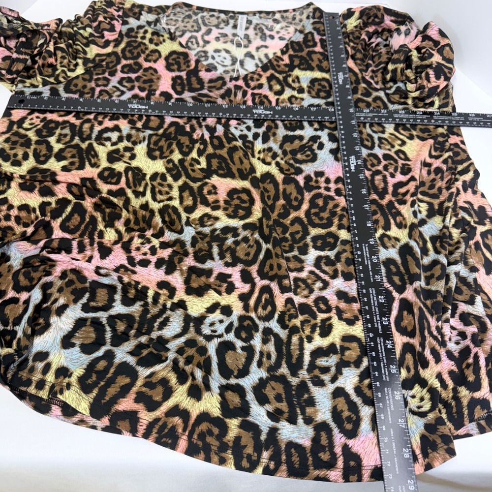 Dear Scarlett Top Womens 2X Fits 3X NEW Pink Leopard Bell Sleeve V-Neck Office - Picture 4 of 6